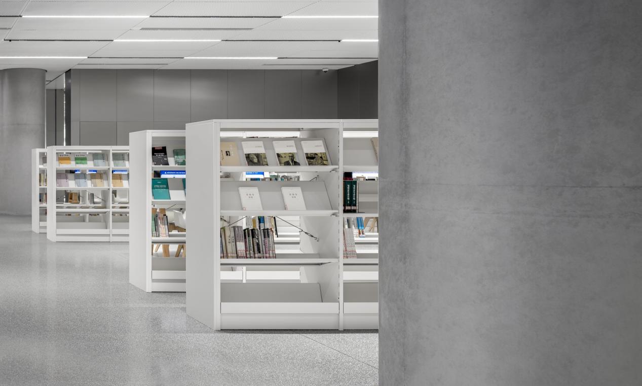 简洁、大气的空间设计，满足读者对图书馆的美好想象。