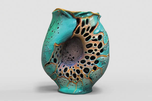 「艾达」所设计的花瓶、盘皿。